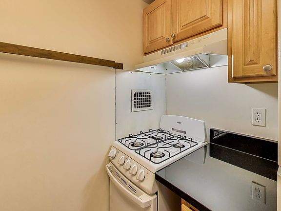 3rd image of 4 Monroe St APT 911