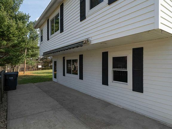 2nd image of 264 Shaw Ave