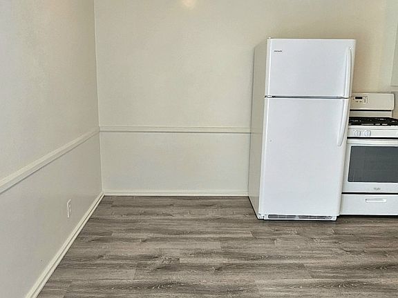 2nd image of 205 Via Riviera APT 6