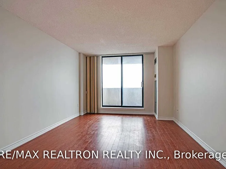 7601 Bathurst St #Penthouse 12 — Photo 9