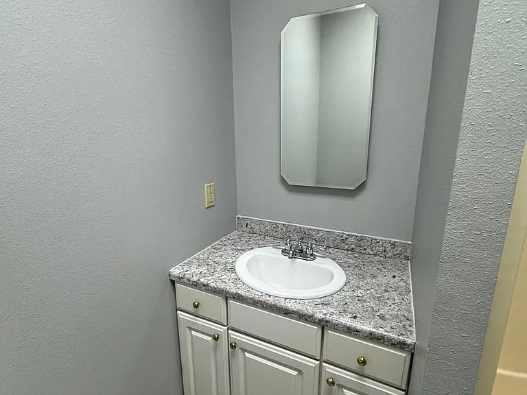 124 E Main St — Photo 7