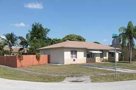 2nd image of 941 SW 82nd Ter