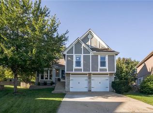 21805 W 52nd Ter, Shawnee, KS 66226