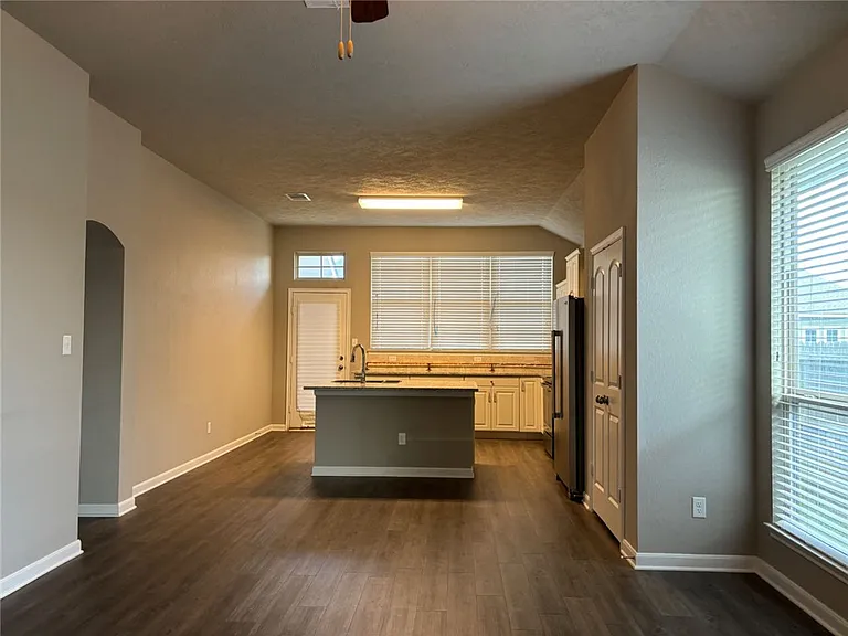 2015 Stubbs Dr — Photo 7