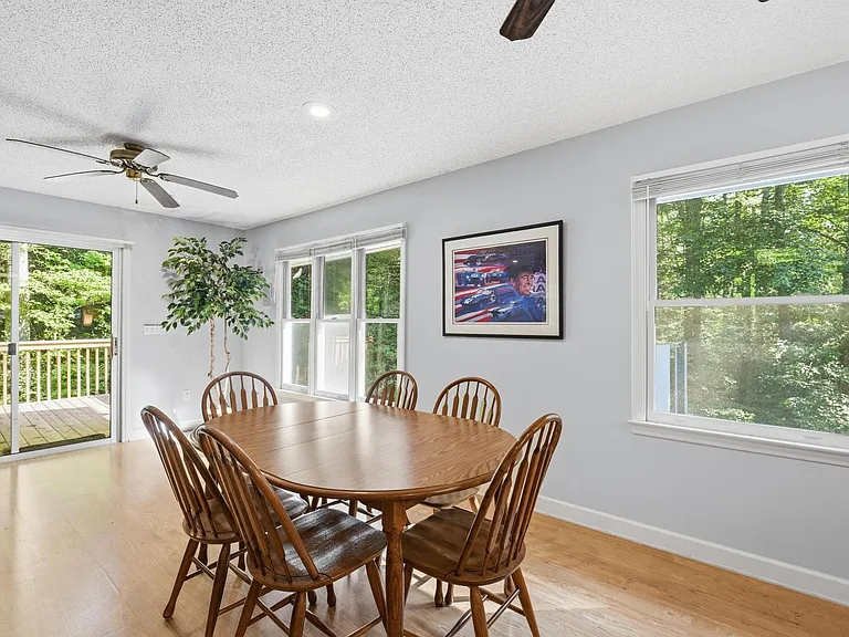 2726 Pheasant Run St — Photo 7