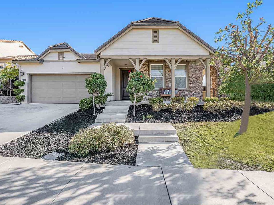 2nd image of 4527 Le Conte Cir