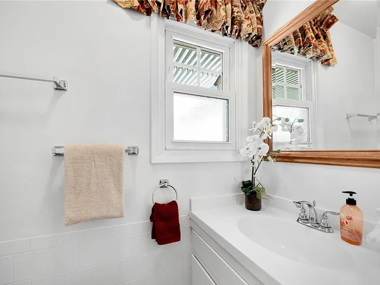 9811 Lampson Ave — Photo 4