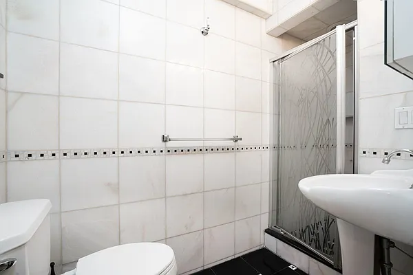 Rented by Waldstar Real Estate LLC | media 33