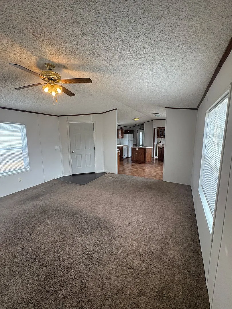 3 br 2 bath manufactured centrally located — Photo 4