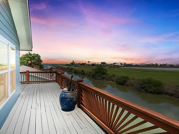 2nd image of 812 Rattlesnake Point Rd