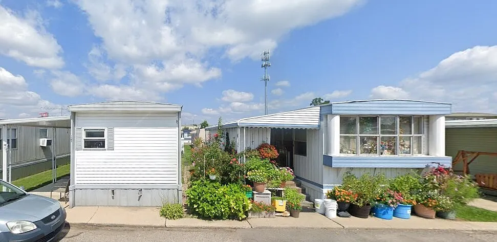 25214 Gratiot Ave — Photo 1