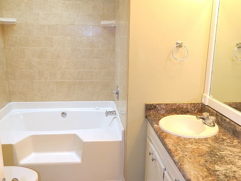 635 Clinton Way W — Photo 25