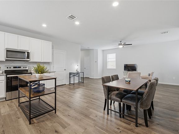 5th image of 961 Harper Ln