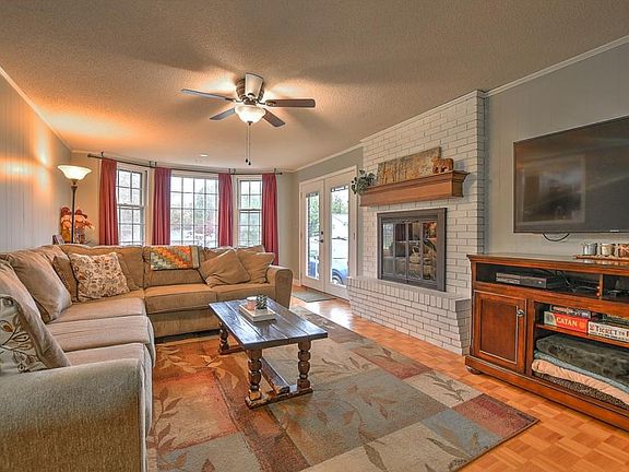 2nd image of 504 Rose Ave