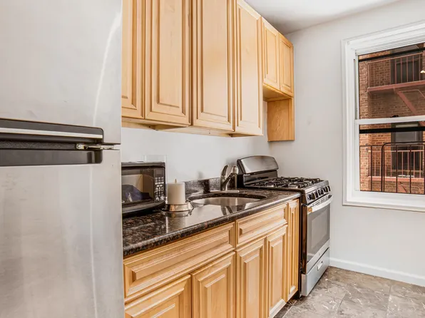 350 East 30th Street image 2 of 9