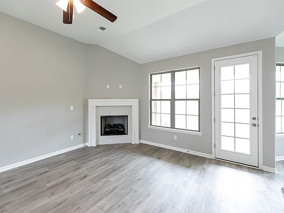 4th image of 25 Dogwood Spring Dr