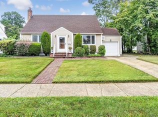 3927 Maywood Dr, Seaford, NY 11783