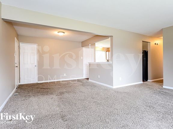 3rd image of 825 Manresa Ln