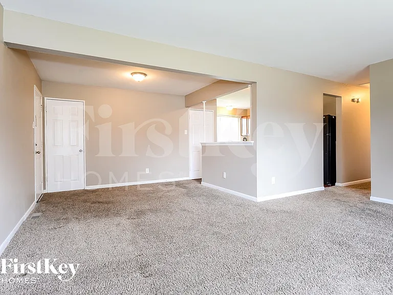 825 Manresa Ln — Photo 3