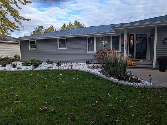 2nd image of 1818 E Lindbergh St