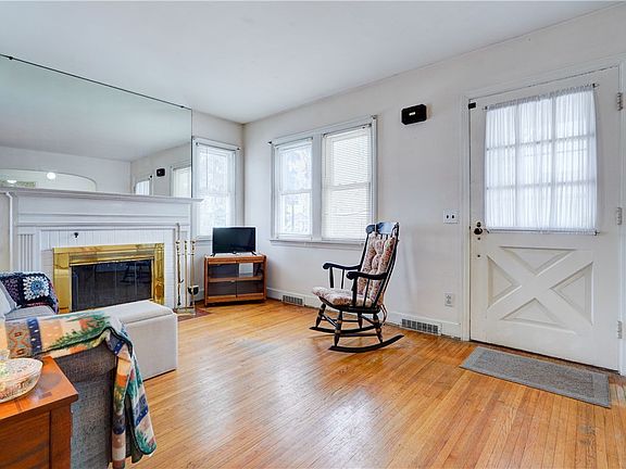 5th image of 63 Dorothy Ave