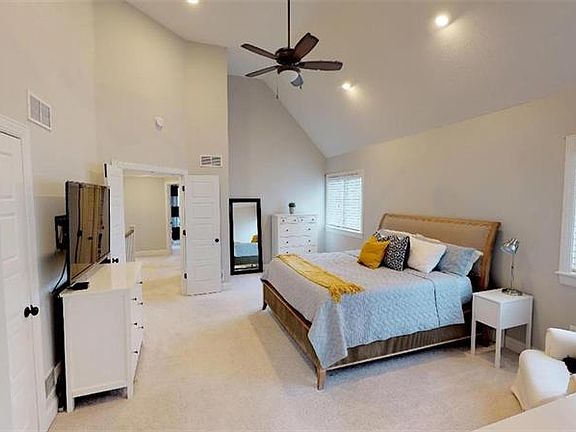 4th image of 406 Granville Pl