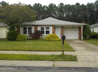 17 Meadowbrook Rd, Brick, NJ 08723
