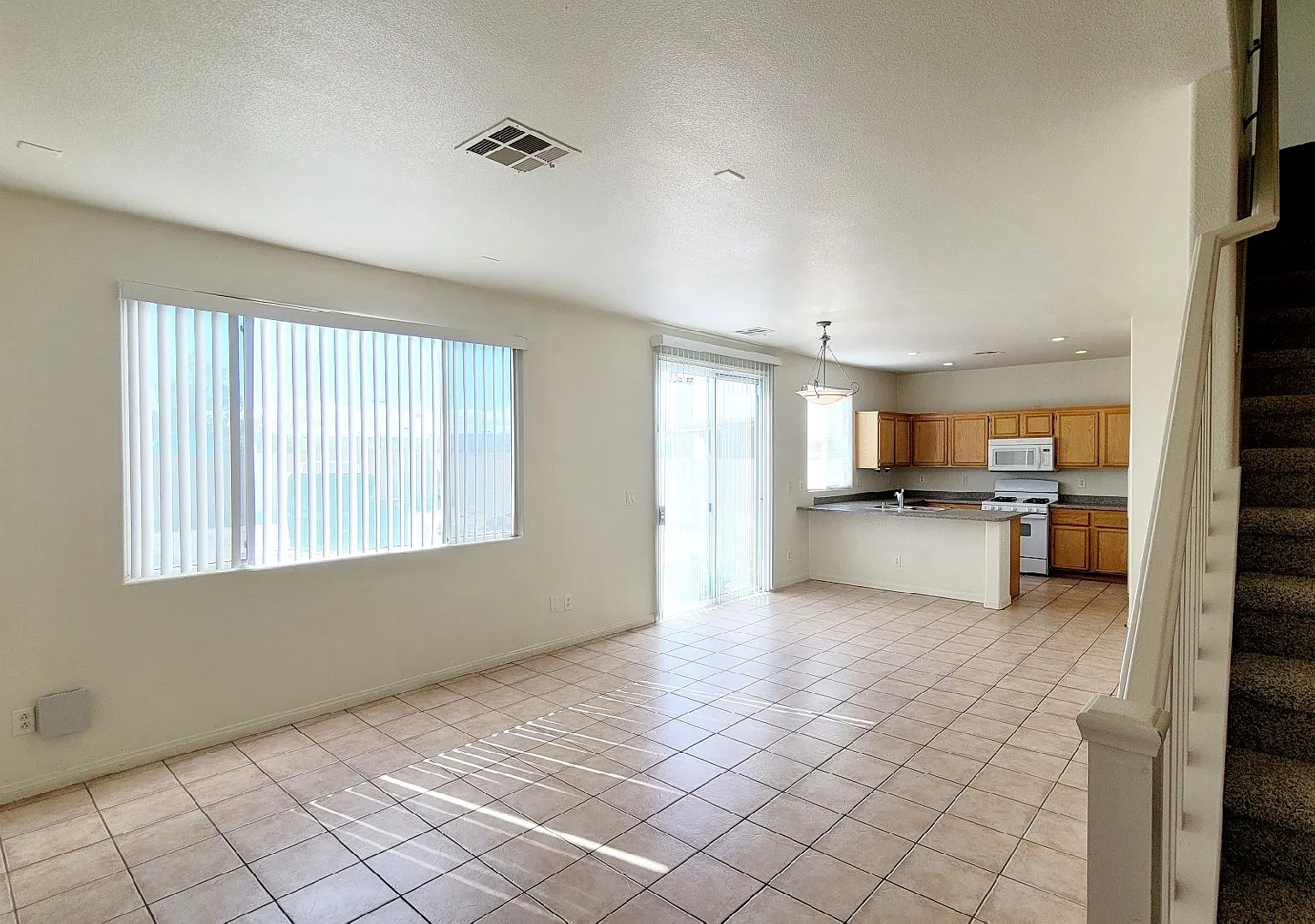 8381 Golden Cypress - 4 bedrooms, 3.0bathrooms, 1957 SQFT — Photo 3