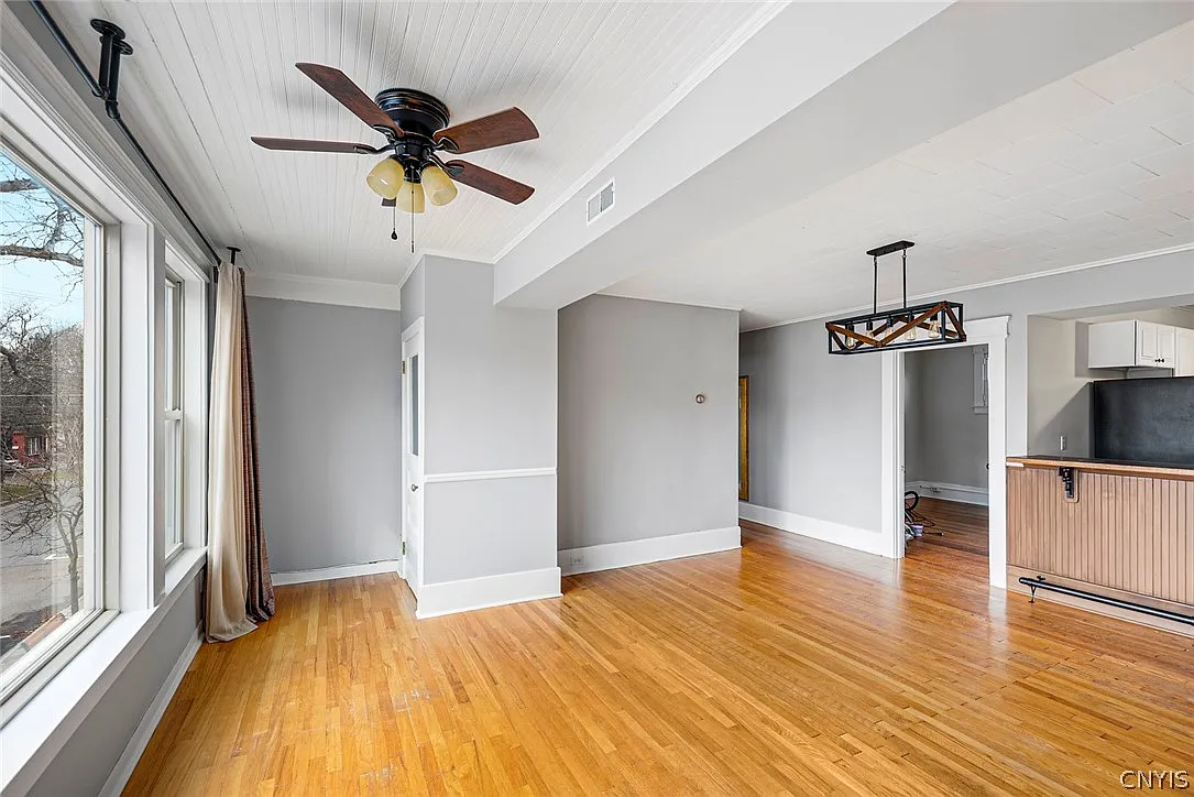 3 bed, 1.0 bath, 1429 sqft, $2,500 — Photo 4