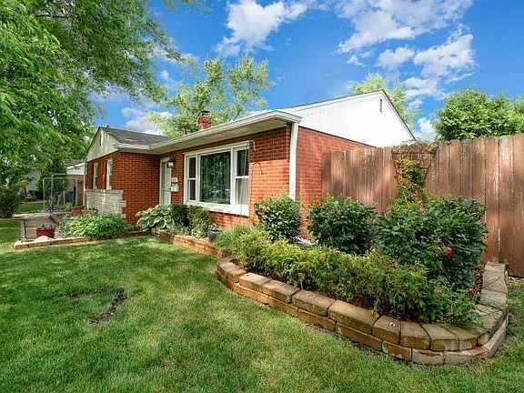 3rd image of 2637 Lakewood Dr