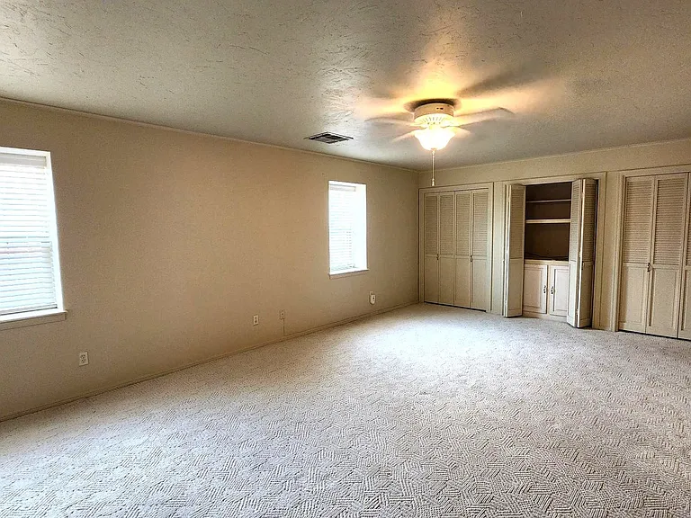 7900 Lakehurst Dr — Photo 30