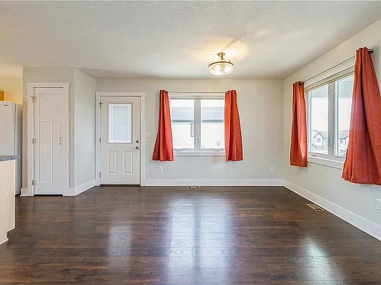 4 bed, 1960 sqft, $1,800 — Photo 4