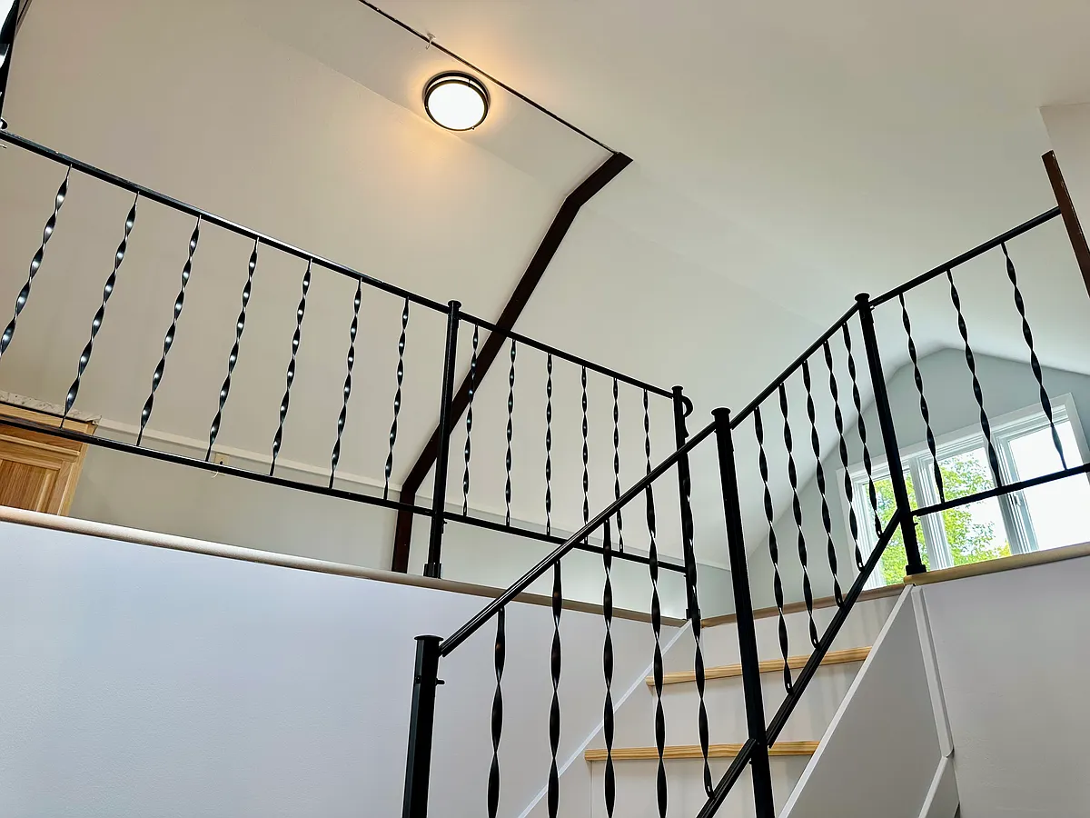 STAIRS - 21 Pine St #3