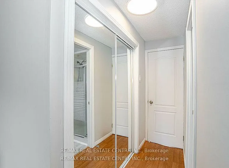 2046 Glenada Cres — Photo 23