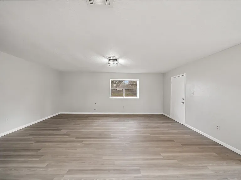 602 Reverse St — Photo 8