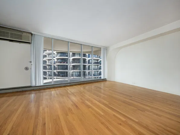 300 N State St APT 4735, Chicago, IL 60654