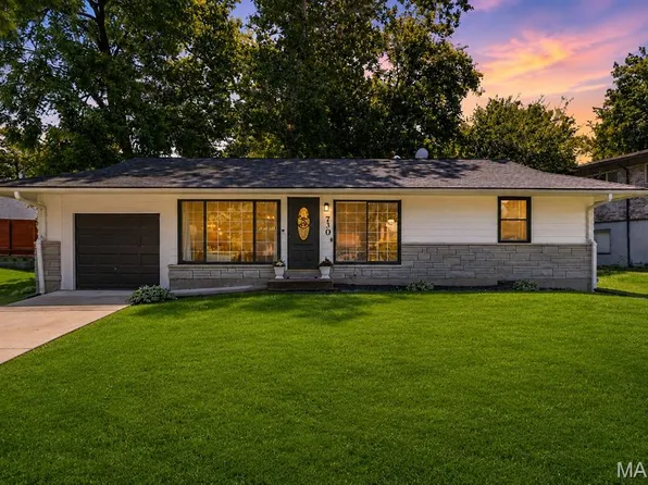730 Samoa Dr, Saint Louis, MO 63126