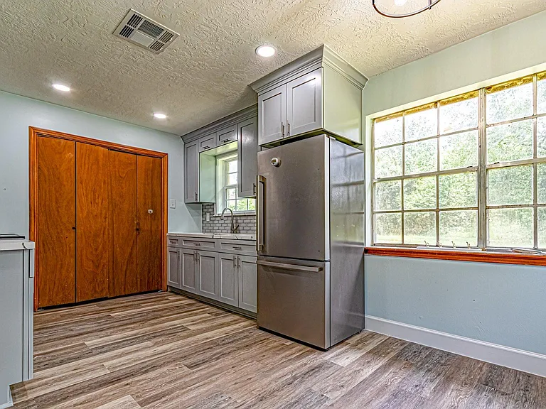282 Normagene St — Photo 4