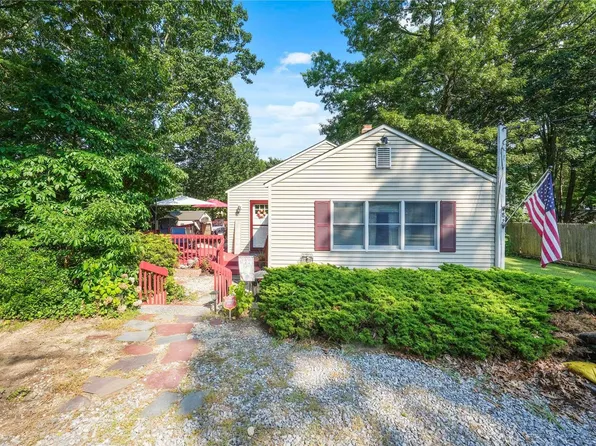 82 Dawn Road, Rocky Point, NY 11778