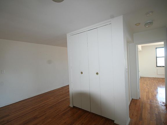2nd image of 20 Monroe Blvd #30
