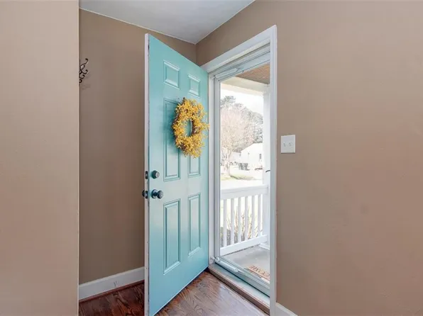 36 Pollux Cir W, Portsmouth, VA 23701