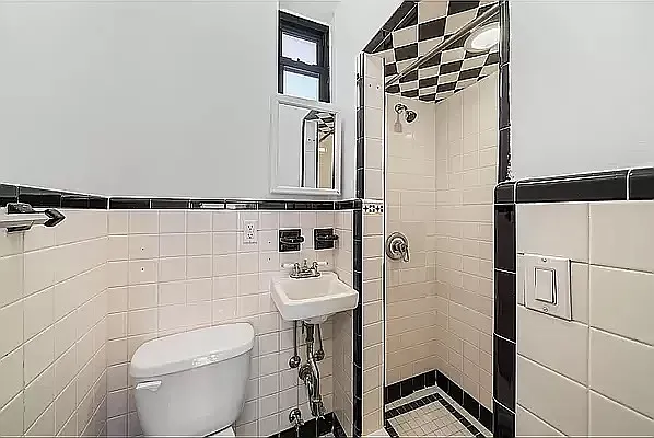 Rented by Vector New York, LLC | media 18