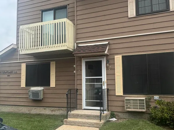 61 Daffodil Ln, Staten Island, NY 10314