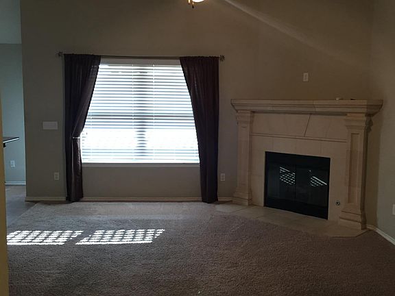 4th image of 904 Cimarron Creek Dr