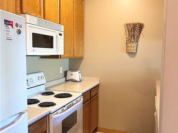 3rd image of 1340 SE Florence Dr #32U