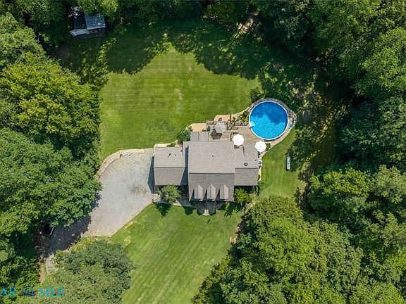 4th image of 4872 Hunny Pot Ln