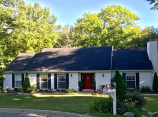 105 Forestview Rd, Morton, IL 61550