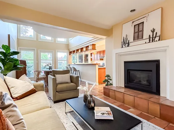 1737 W 16th Ave, Vancouver, BC V6J 2L9