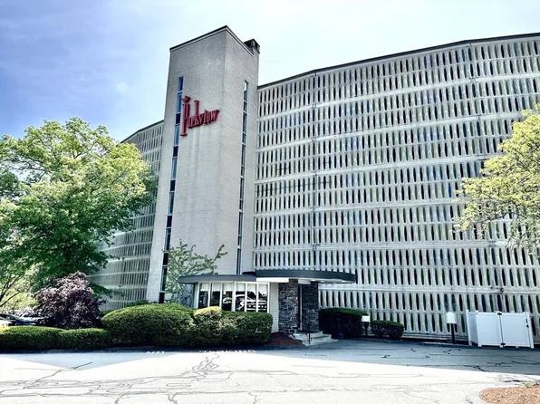 200 Swanton St APT 412, Winchester, MA 01890