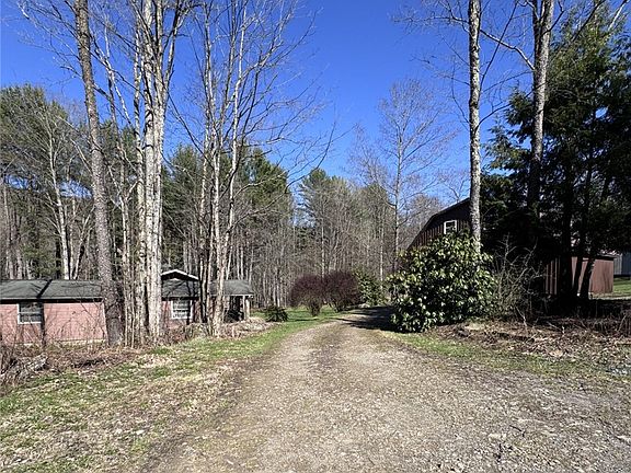 3rd image of 987 Bloomster Hollow Rd
